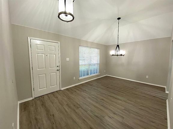 3rd image of 3103 Creekridge Ct