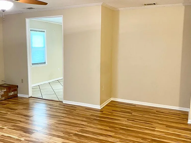 1315 Whitfield Park Dr — Photo 2