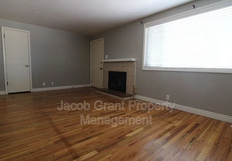 786 Sykes Dr — Photo 4