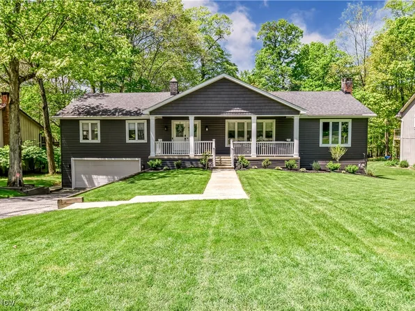 17170 N Brook Trl, Chagrin Falls, OH 44023