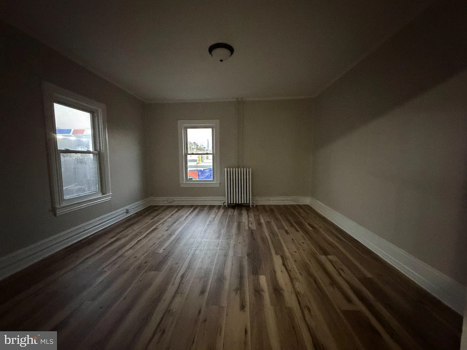 3 bed, 1.0 bath, 1228 sqft, $2,200 — Photo 3