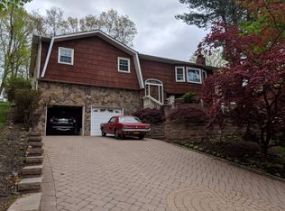 10 Landau Ln, Spring Valley, NY 10977