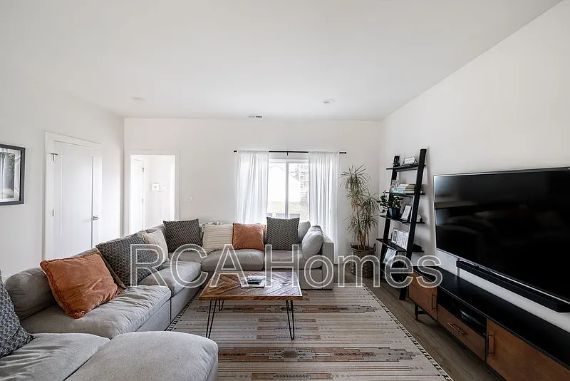 3 bed, 2.5 bath, $3,200 — Photo 2