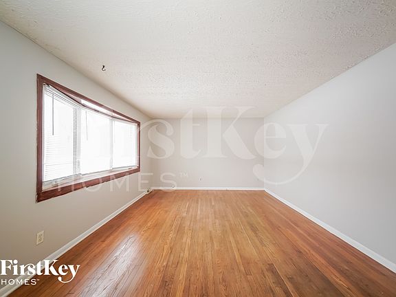 3rd image of 130 Buisdale Dr