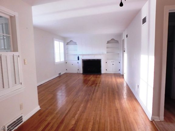 5th image of 584 Eastland Rd