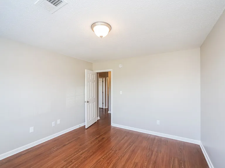 10108 Nolton Cir — Photo 15
