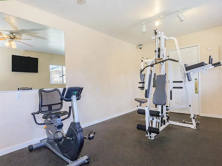 Montecito Apartments — Photo 22