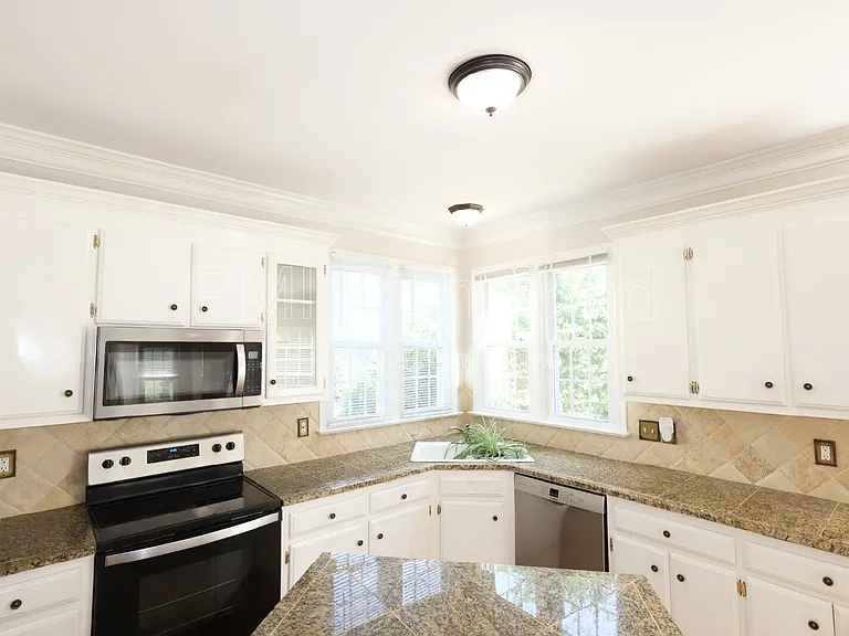6004 Manor Park Ter — Photo 13