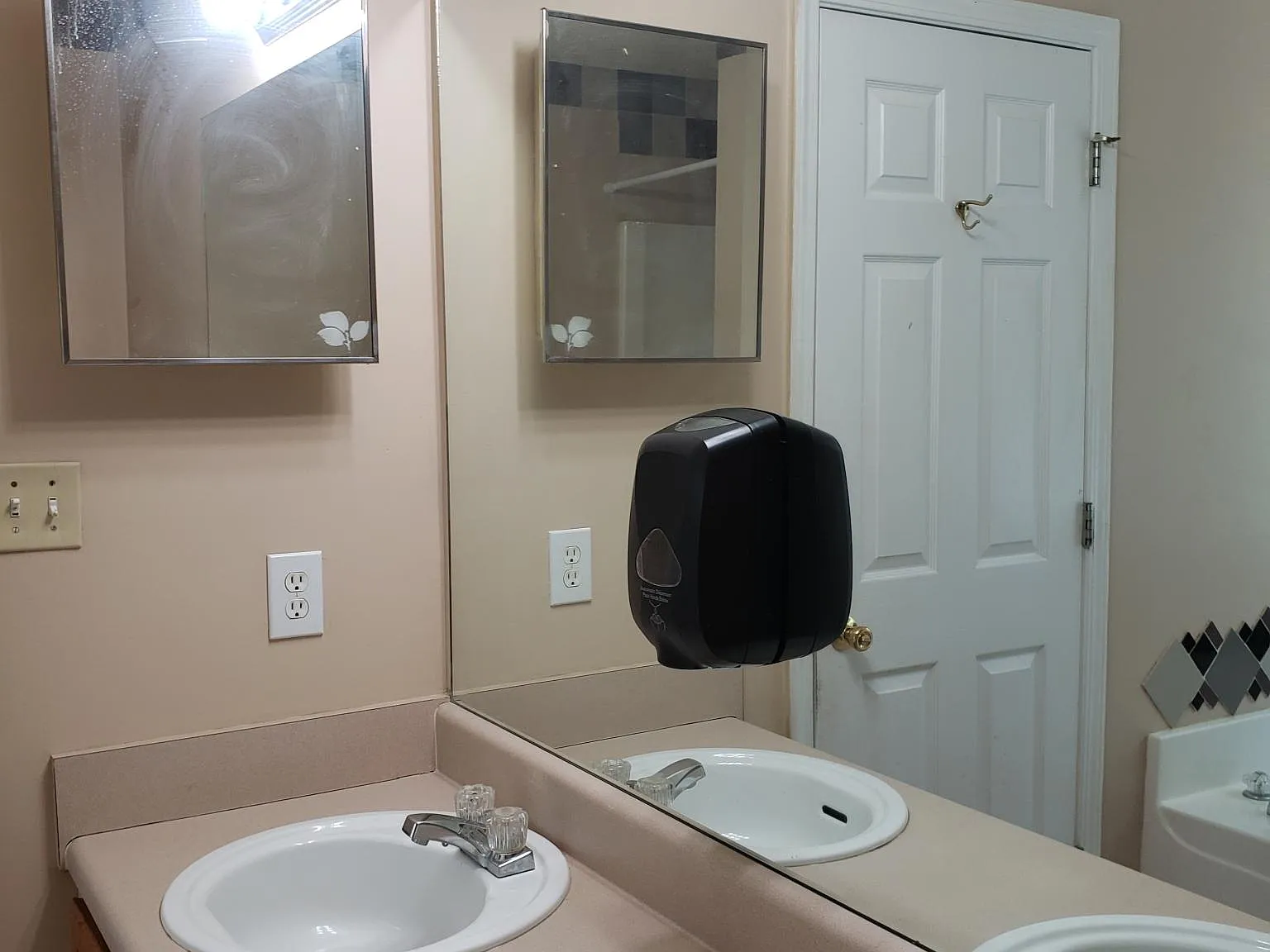 1020 Augusta Woods Dr — Photo 3