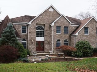4 Furman Ct, Mahwah, NJ 07430