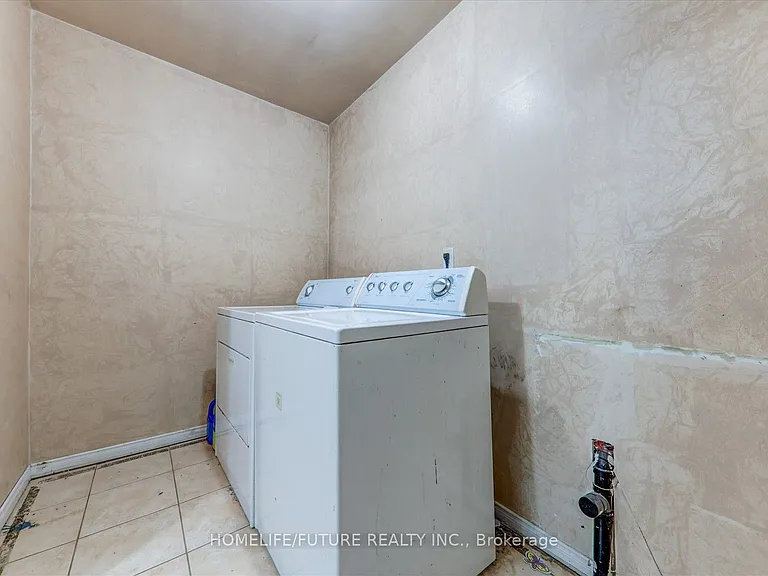 69 Heatherdale Dr #MAIN 2ND — Photo 17