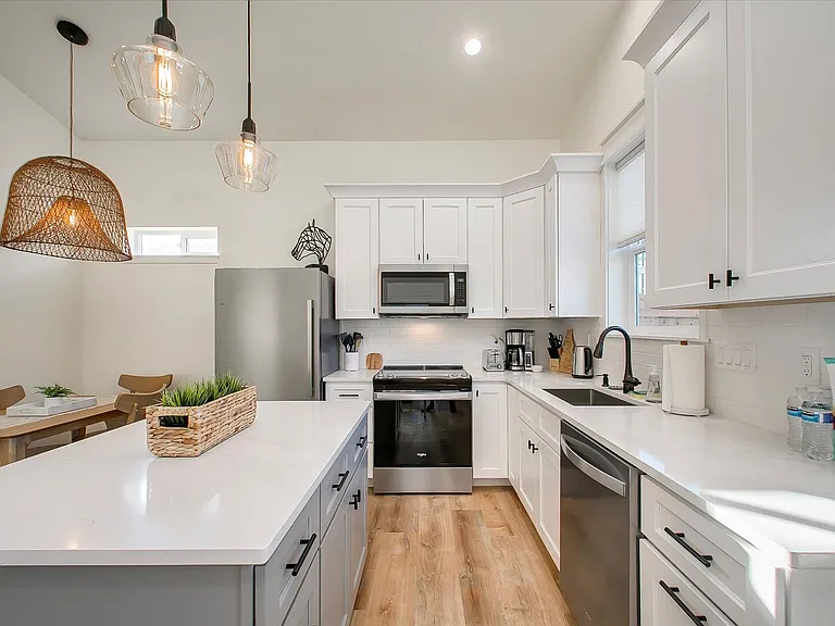 1413 W Rossi St — Photo 10