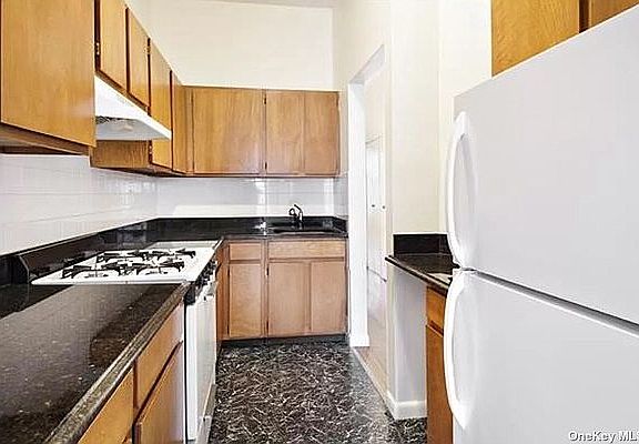 4th image of 114 E 117th St APT 4