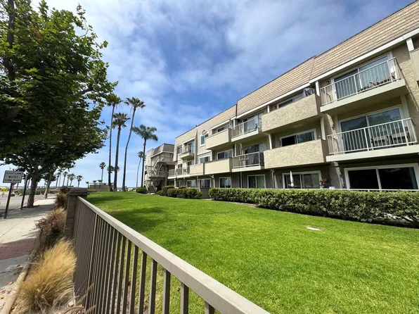 390 E Surfside Dr, Port Hueneme, CA 93041