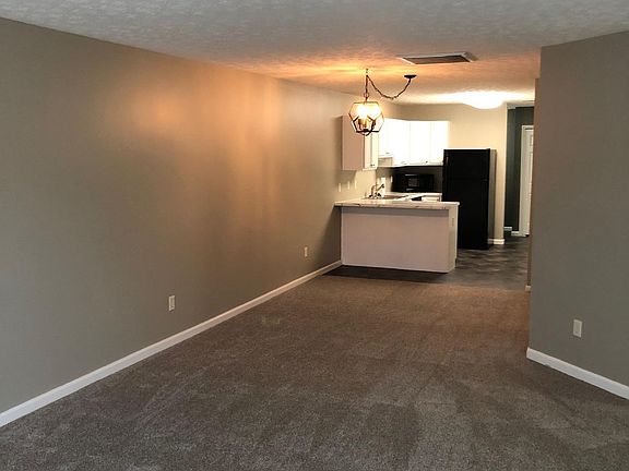 4th image of 305 Rose Hill Ln