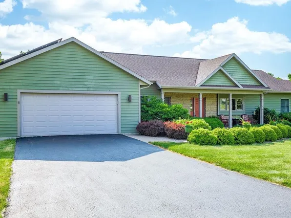 1 Juniper Ct, Galena, IL 61036