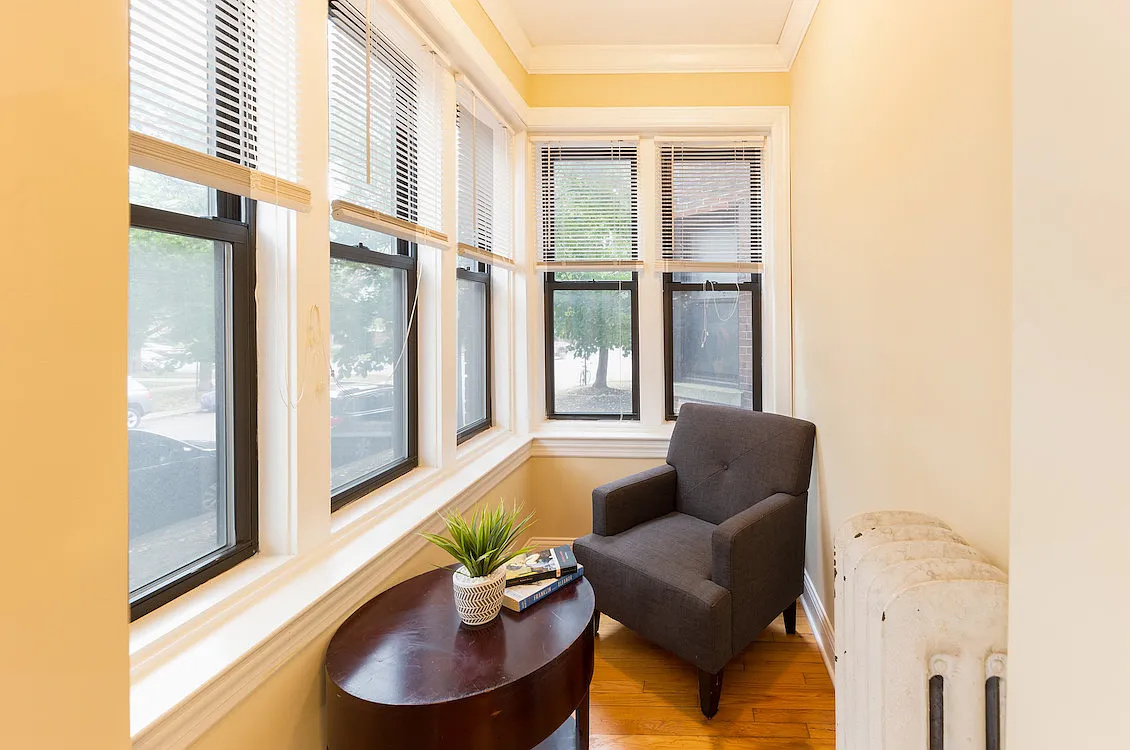 618 Hinman — Photo 1