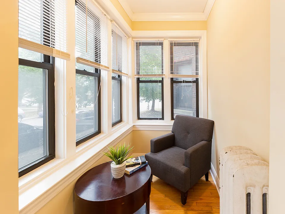 618 Hinman