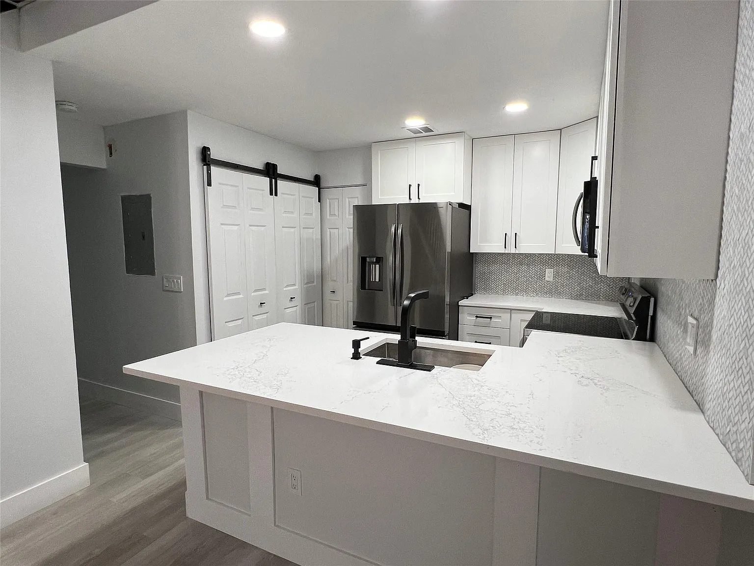3 bed, 2.0 bath, 1336 sqft, $2,850 — Photo 4