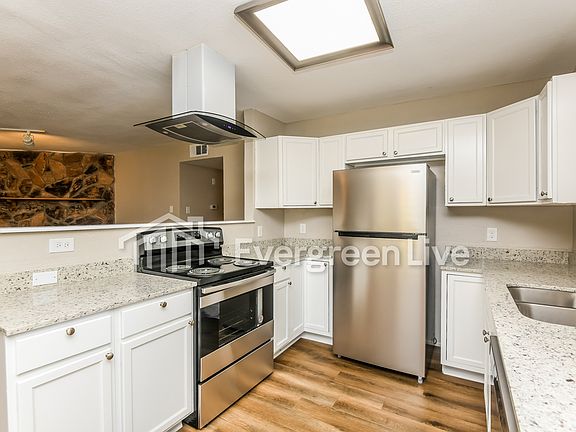 3rd image of 908 Sugar Plum Ln