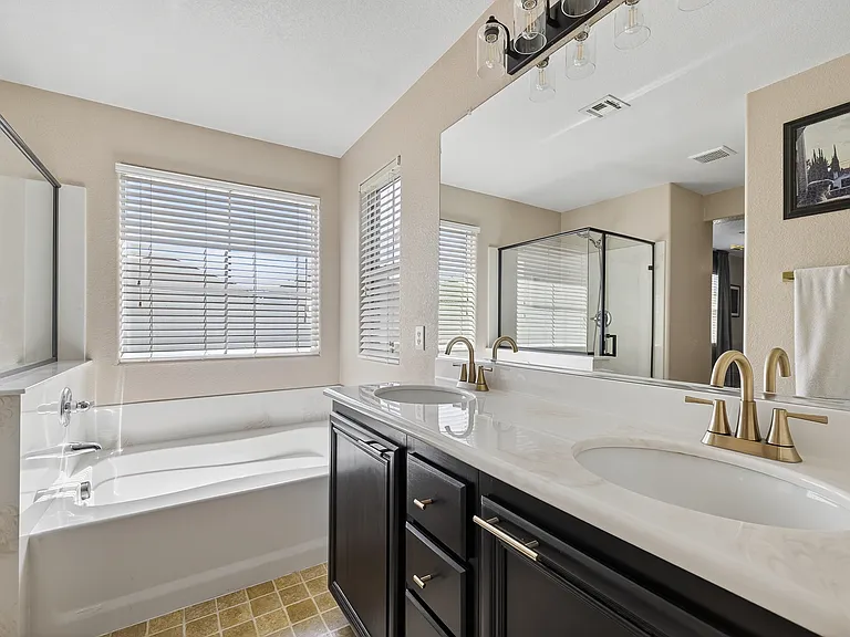 10847 Iona Island Ave — Photo 18