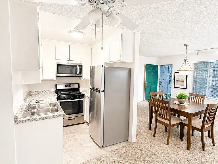 1319 Wellesley Ave #106 — Photo 4