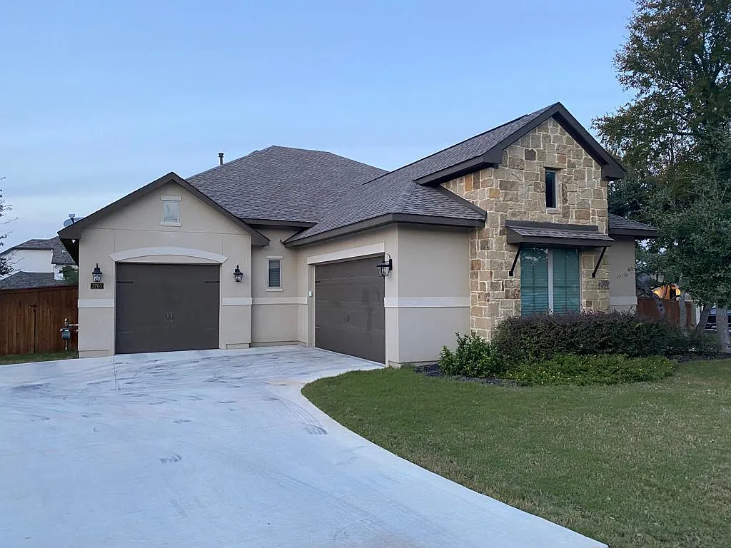4 bed, 3397 sqft, $6,000 — Photo 2