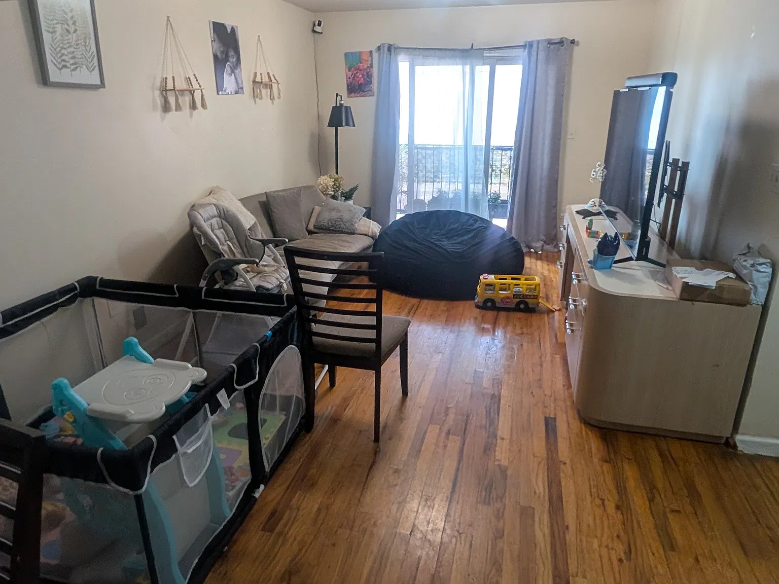 5 bed, 2000 sqft, $3,400 — Photo 2