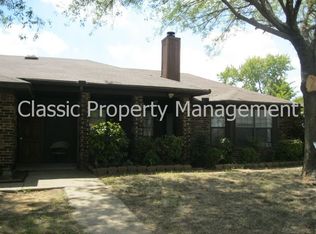 2416 Oakmont Dr, Bedford, TX 76022