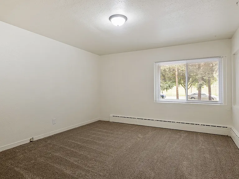 1457 Burke Ave NE — Photo 31