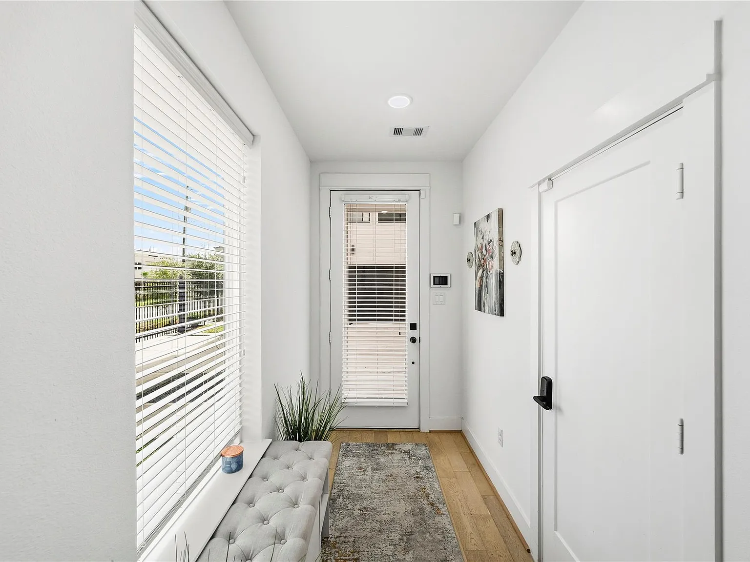 3 bed, 3.5 bath, 1779 sqft, $3,000 — Photo 3
