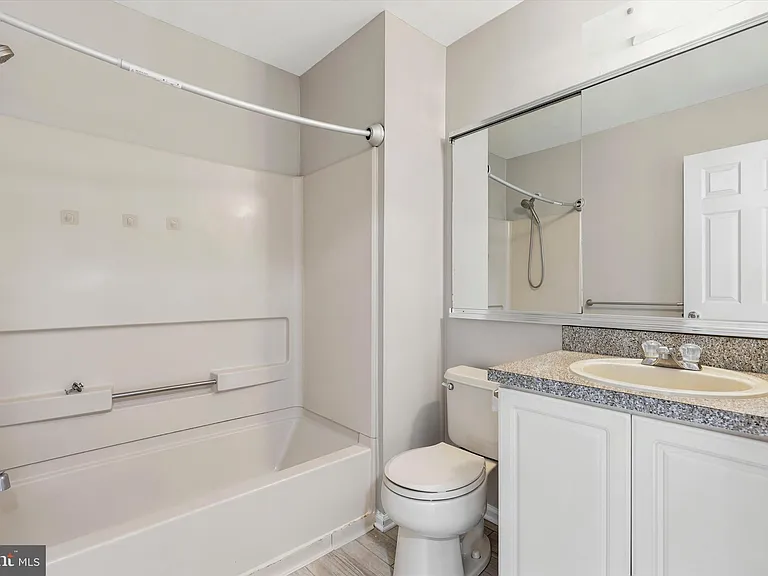 645 Muhlenberg Dr #407 — Photo 20