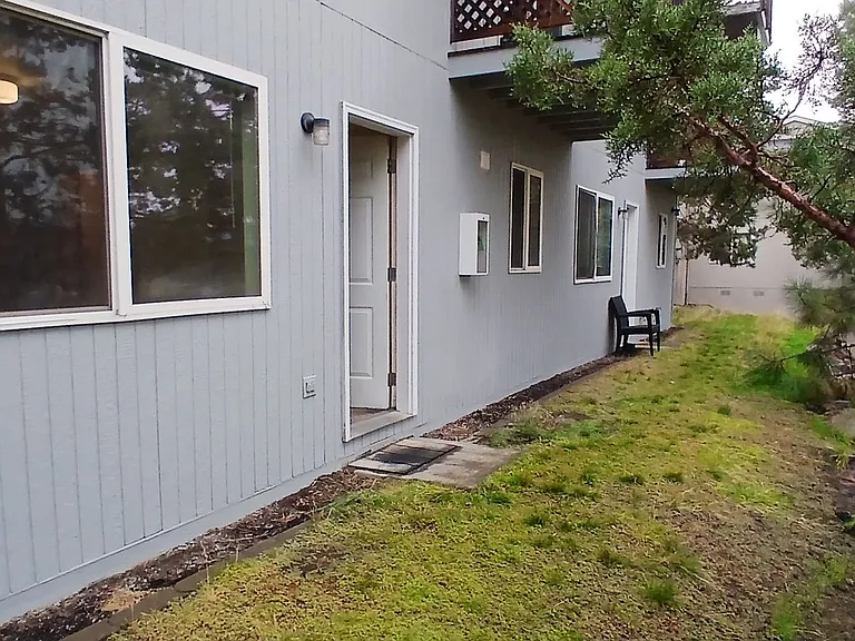 1615 NW Portland Ave — Photo 11
