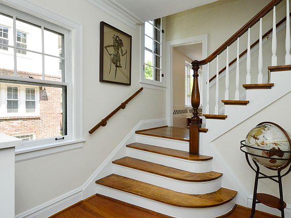 3rd image of 627 Jackson Ave