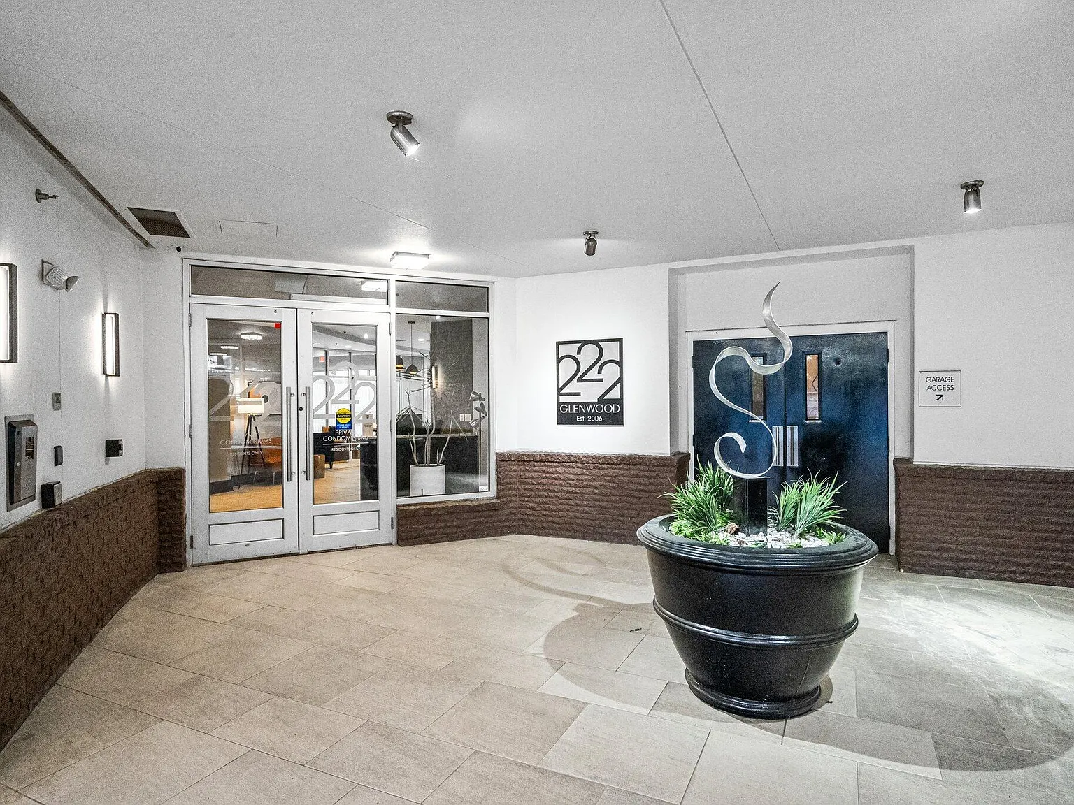 2 bed, 2.0 bath, $2,400 — Photo 4
