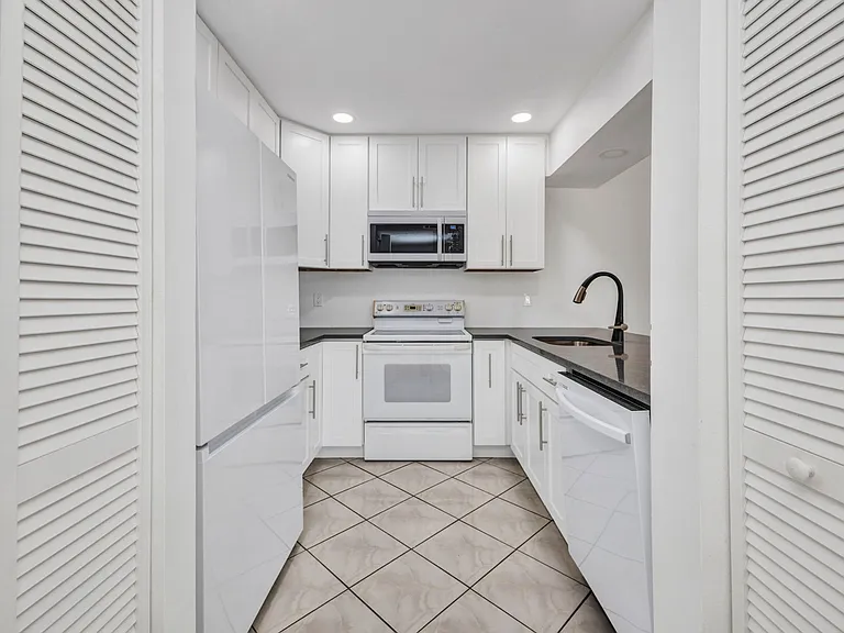 638 Bird Bay Dr E #201 — Photo 8