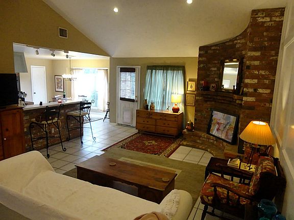 This view shows the breakfast bar and pass through into the kitchen.