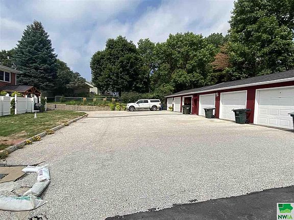 5th image of 2327 Indian Hills Dr