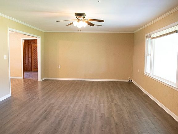 5th image of 918 S Varella Ave