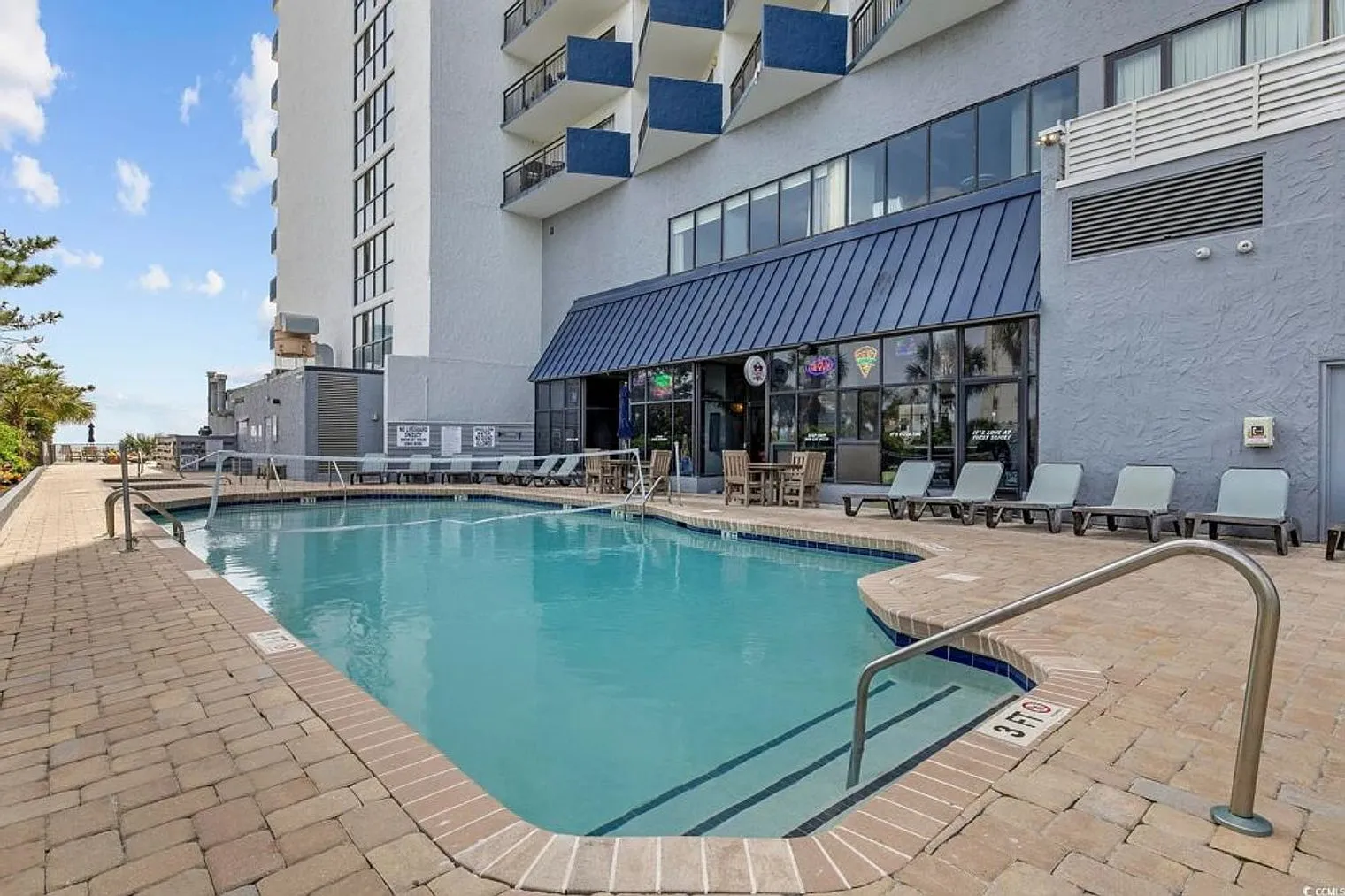 2 bed, 2.0 bath, 936 sqft, $4,334 — Photo 2
