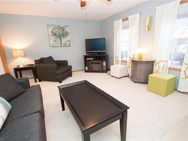 1053 Beachview Rd — Photo 3