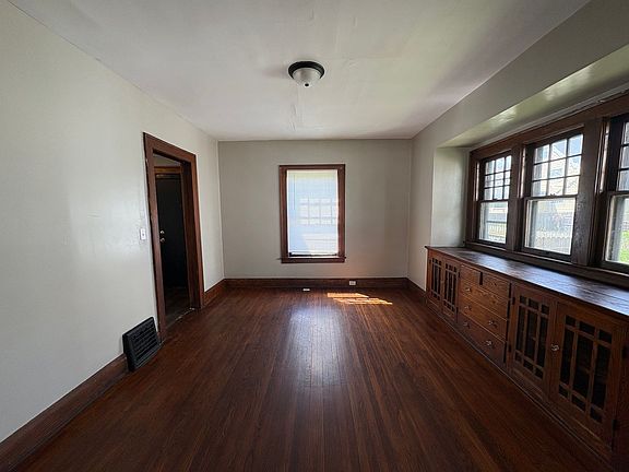 3rd image of 1477 W Sylvania Ave