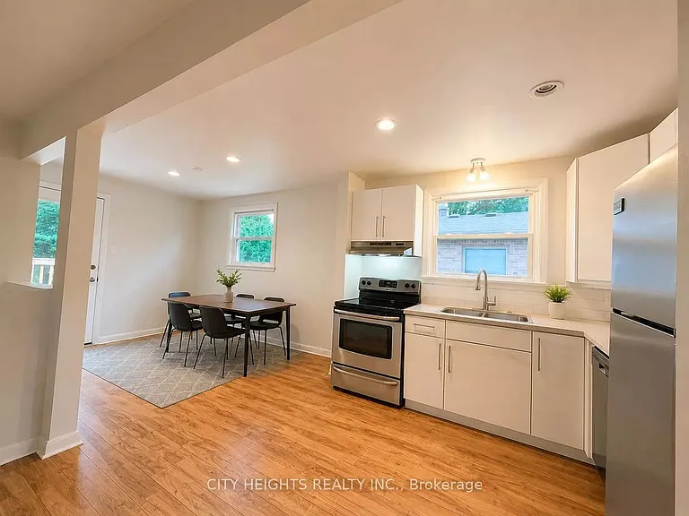 206 Barry Pl — Photo 12