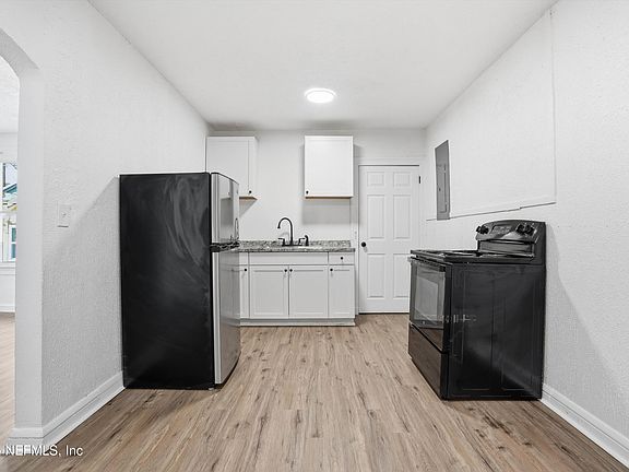 5th image of 451 LONG BRANCH Boulevard