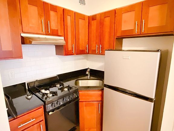 4th image of 26 Saint Marks Pl #4W