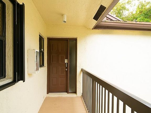 4th image of 4524 Carambola Cir S #27281