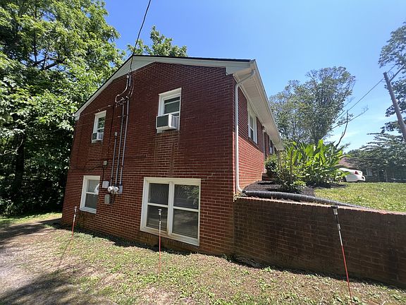 3rd image of 1020 Colonial Ct