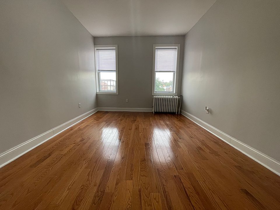 2nd image of 67 Stuyvesant Ave #42E