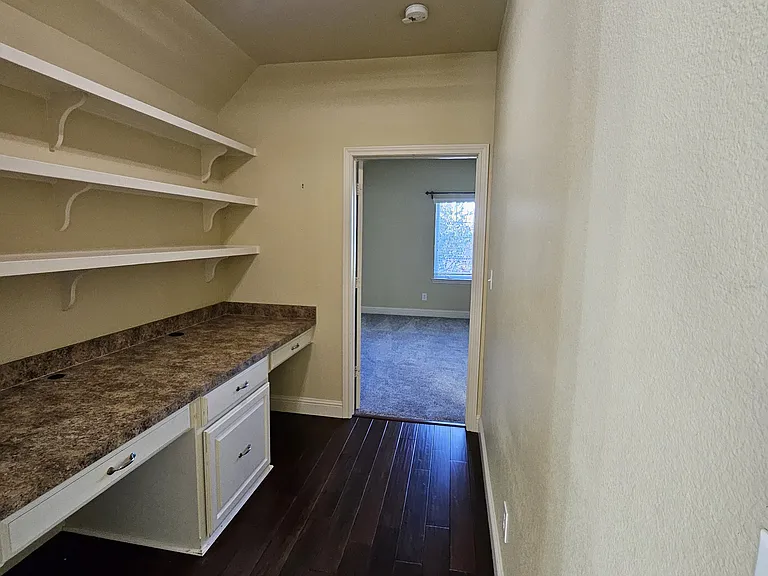 2505 Cambridge Dr — Photo 9