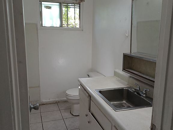 5th image of 2450 Chanslor St #A